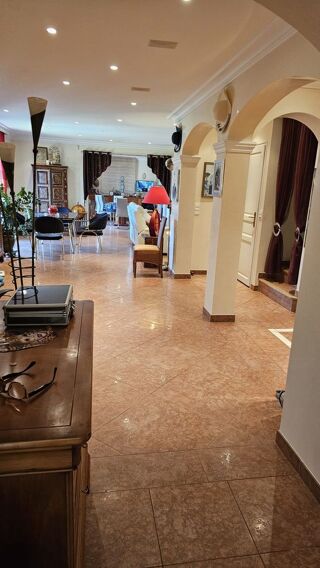  Villa � vendre 6 pi�ces 210 m�