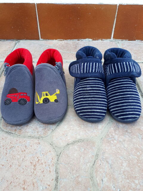 Deux paires de chaussons en TBE ISOTONER - 5 EUROS PIECE 5 Villemomble (93)