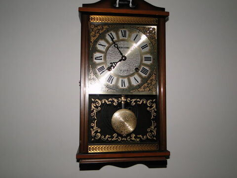 TRES BELLE PENDULE DE STYLE 80 Soullans (85)