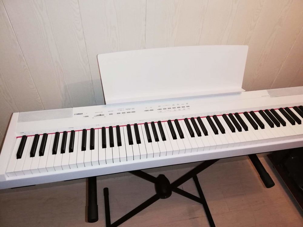 synth&eacute;tiseur Yamaha + tr&eacute;pied Instruments de musique
