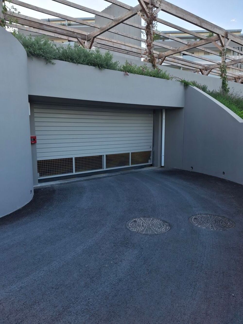 Location Parking/Garage Parking Nice