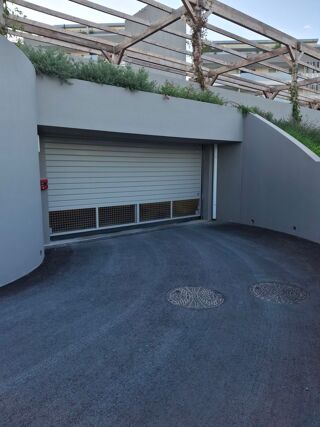  Parking / Garage à louer 15 m² Nice