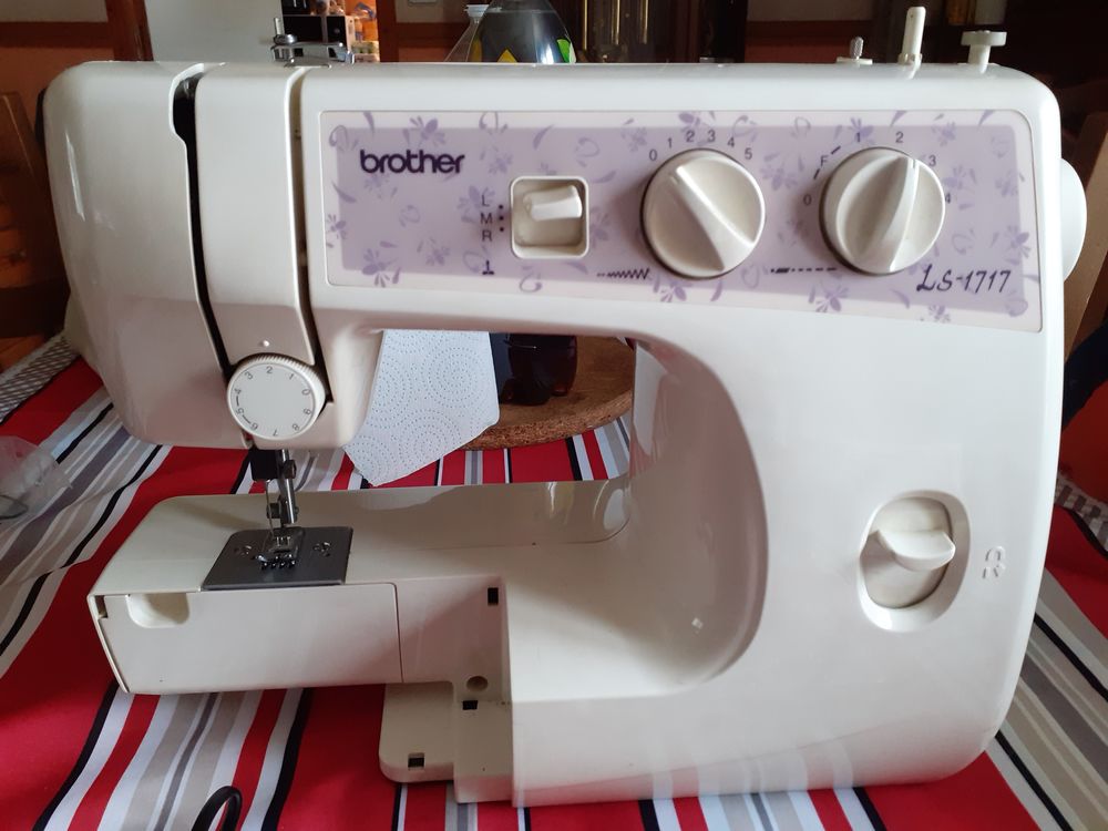 Machine &agrave; coudre Brother 1717 Electroménager