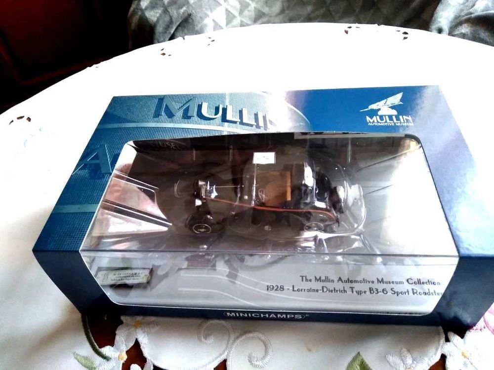voiture miniature &eacute;chelle 1/43 en r&eacute;sine avec sa boite 