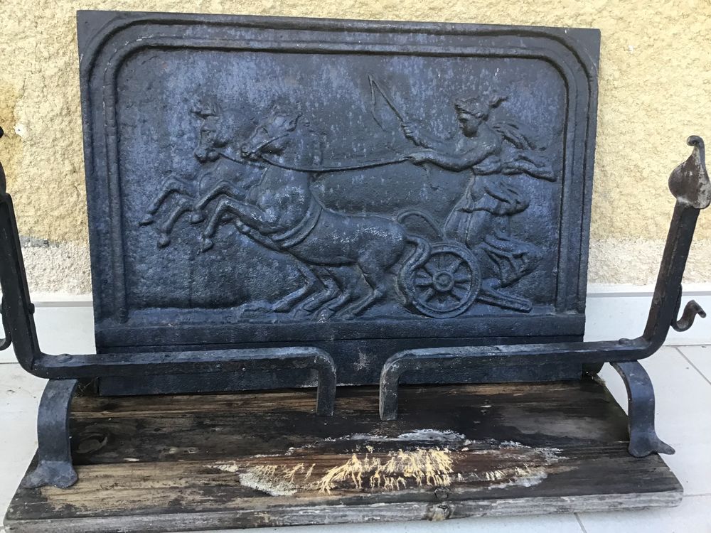 Plaque de chemin&eacute;e + 2 chenets en fonte Bricolage