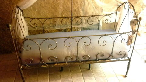 Tr�s beau lit m�tallique ancien pour enfant 85 Verg�ze (30)