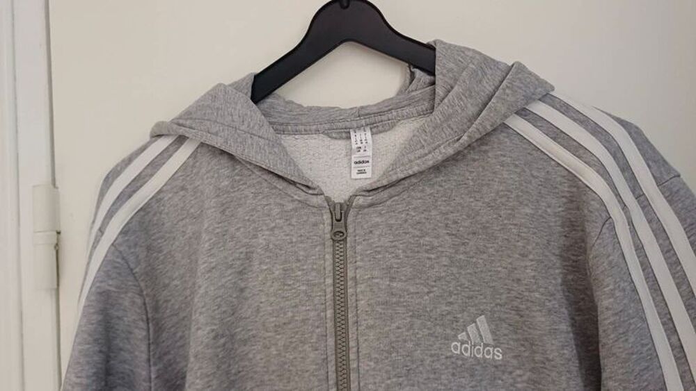 Veste Adidas grise &agrave; capuche Vêtements