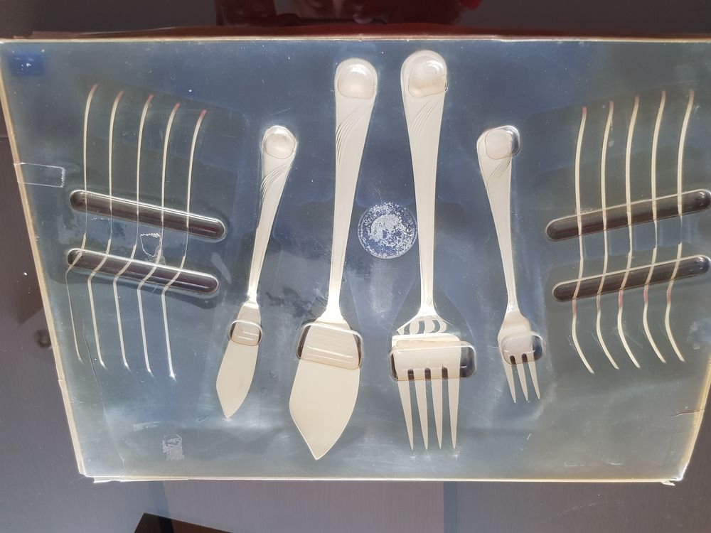 SERVICE A POISSONS NEUF Cuisine