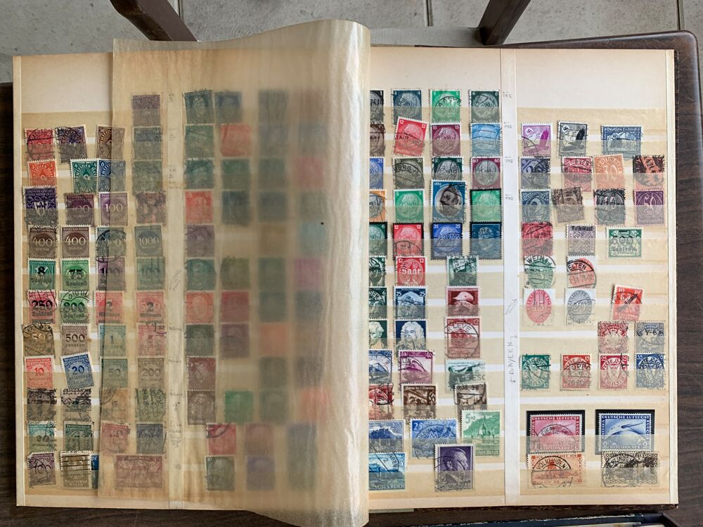 Collection de timbres autour du monde 
