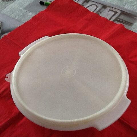 BOITE  TUPPERWARE  � 3 compartiments 4 Saint-Etienne (42)