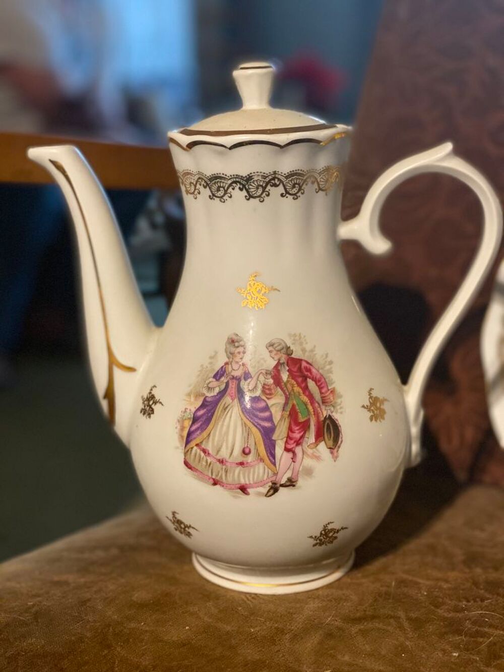 je un service de porcelaine F. CHAUVIGNY. D Cuisine