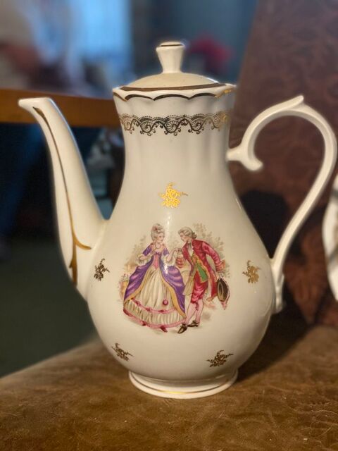 je un service de porcelaine F. CHAUVIGNY. D 0 Avion (62)