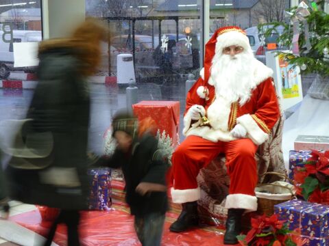 Le p&egrave;re No&euml;l arrive bient&ocirc;t. Penser &agrave; me r&eacute;server. 0 60110 Méru