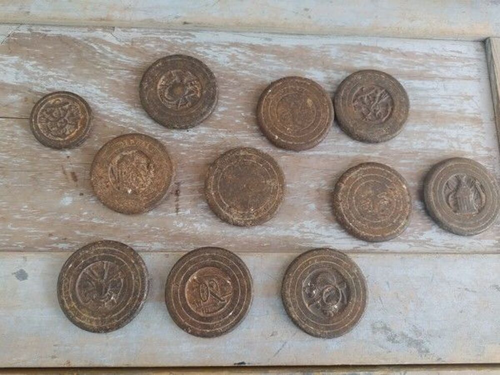 Anciens Jetons Palets Jeu de la Grenouille ou du Tonneau 