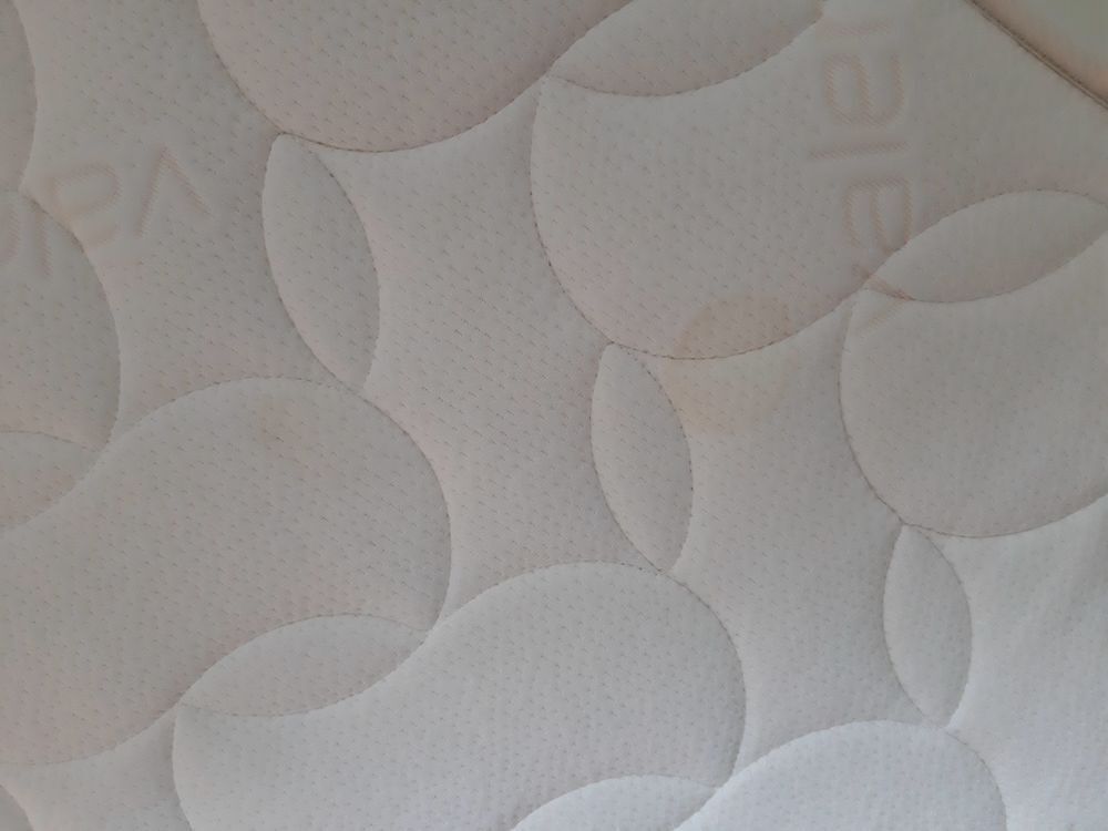 Sommier et/ou matelas. Meubles