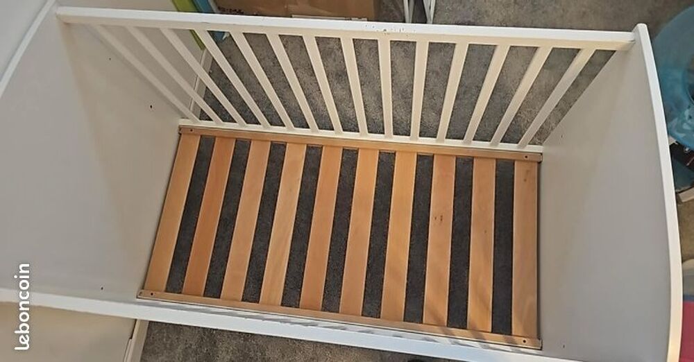 Lit b&eacute;b&eacute; blanc en bois Mobilier enfants