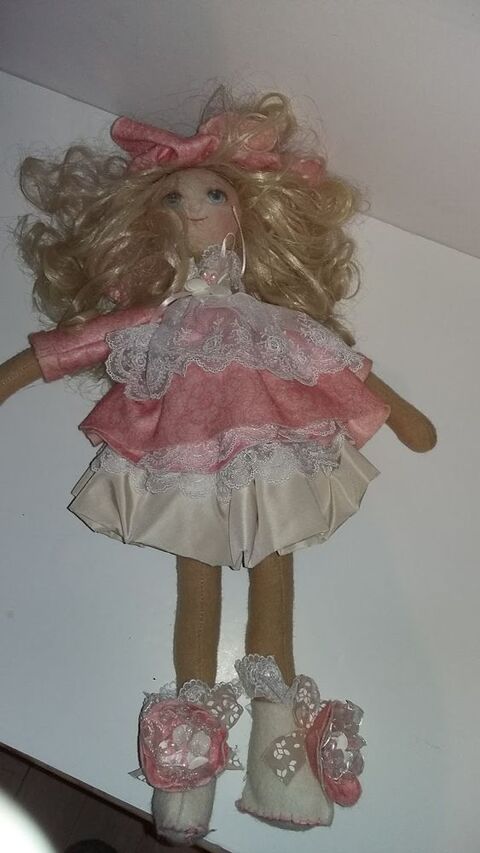 Mes mains ont fabriqué cette poupée                          25 Saumur (49)
