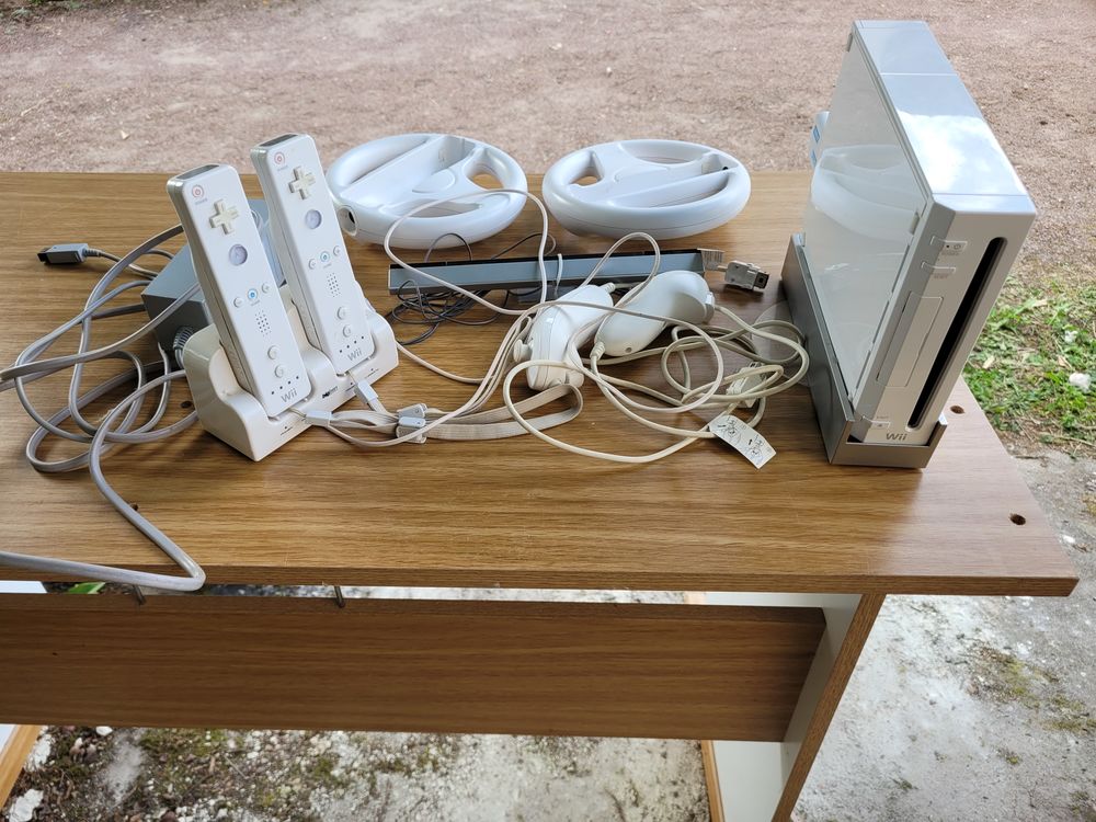 WII : CONSOLE + MANETTES + VOLANTS + ADAPT. HDMI Consoles et jeux vidéos