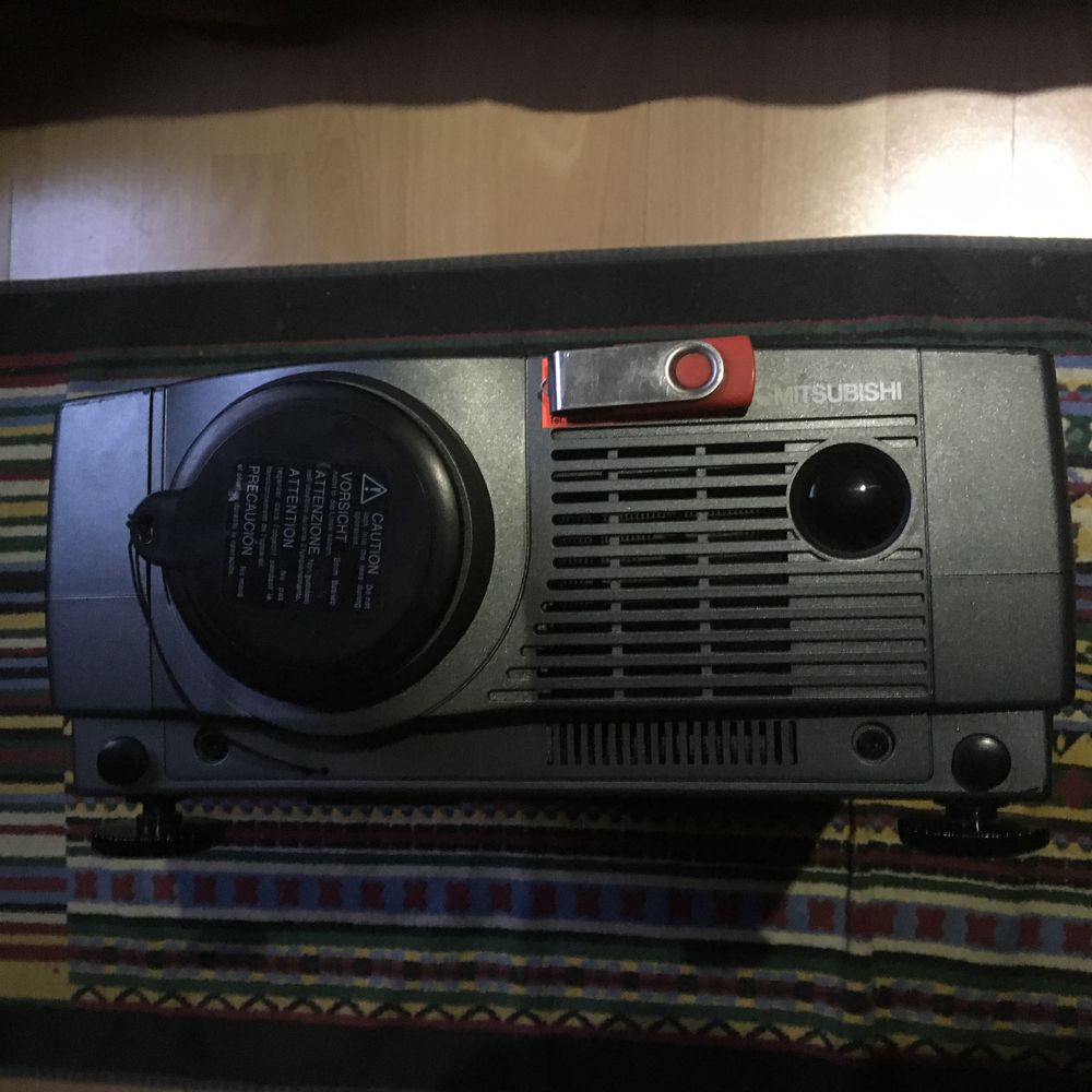 vid&eacute;o-projecteur LVP S 250 Mitsubishi Photos/Video/TV
