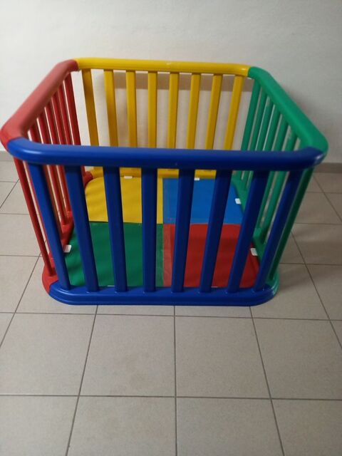 PARC POUR ENFANT, 3 PETITES CHAISES ET 2 REHAUSSEURS 50 La Roche-sur-Yon (85)