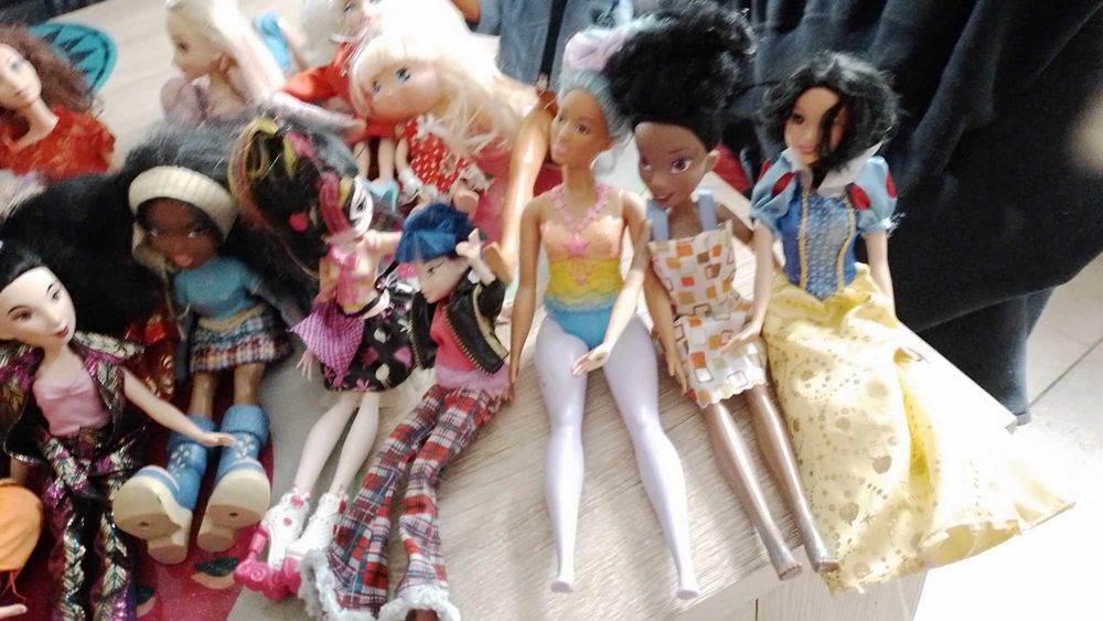 POUPEE BARBIE Jeux / jouets