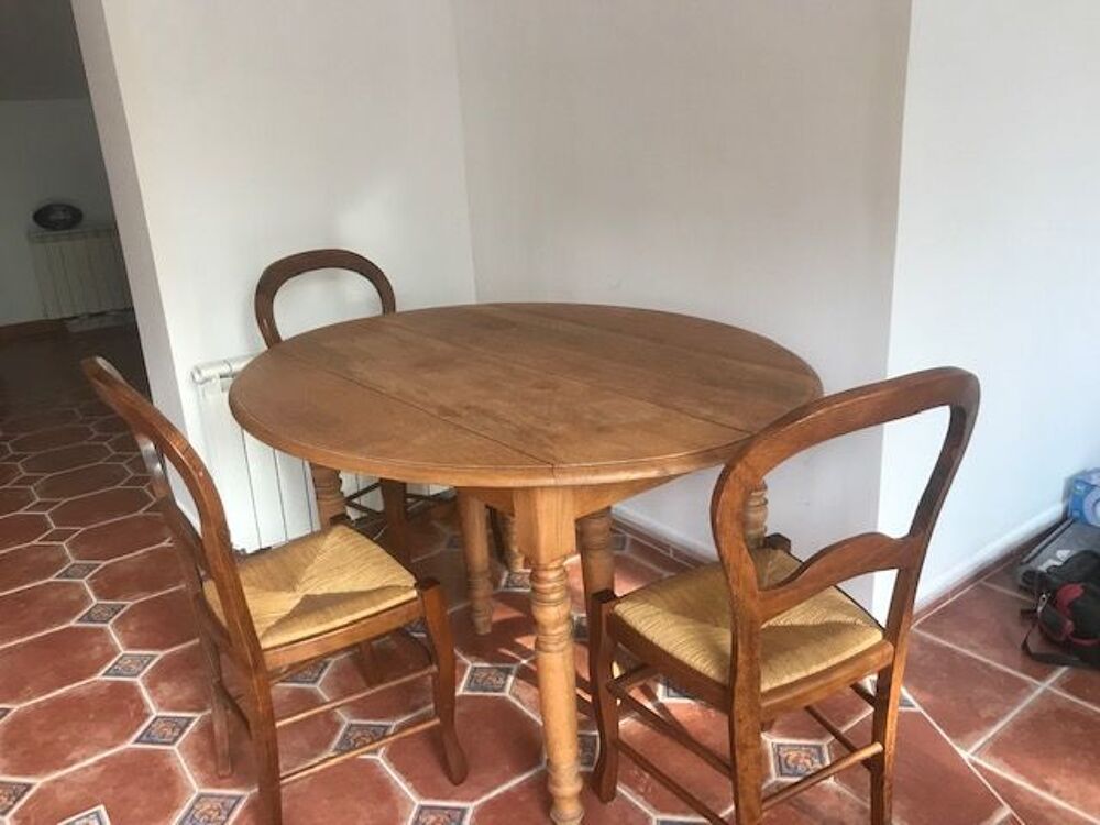 belle table &eacute;b&eacute;niste en ch&ecirc;ne massif modulable en taille Meubles