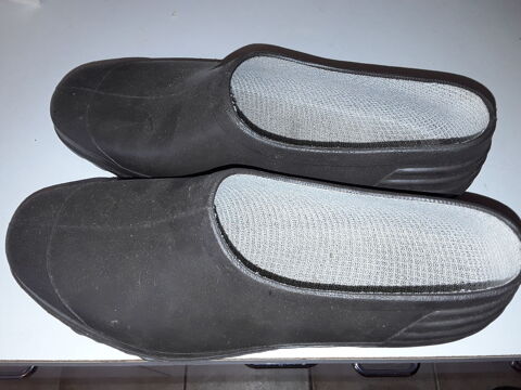 chaussures jardin 42 JAMAIS SERVIES Combrand (79)
