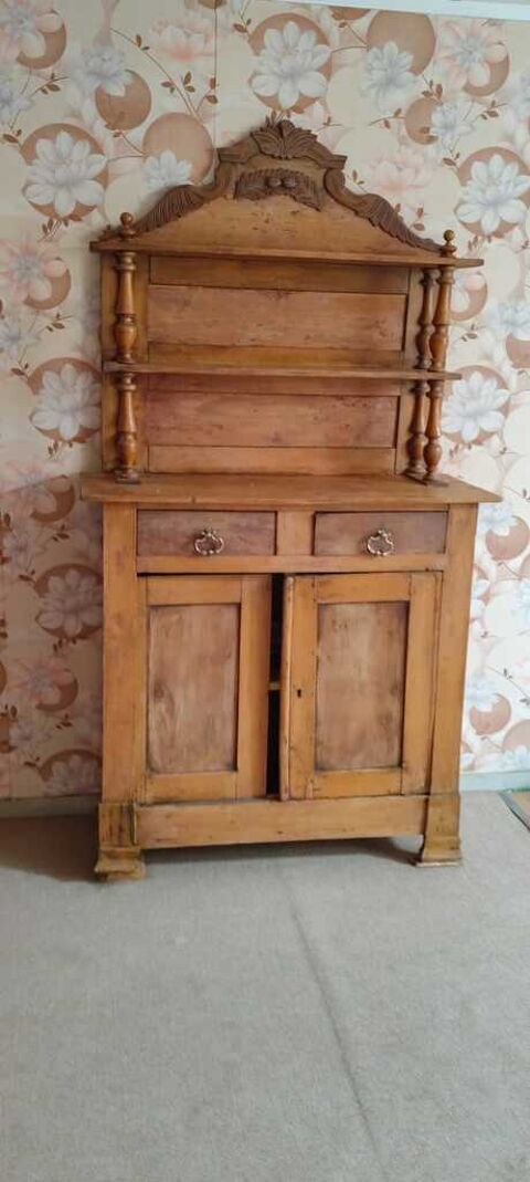 Buffet bois avec étagère sculptée Doué-la-Fontaine (49)