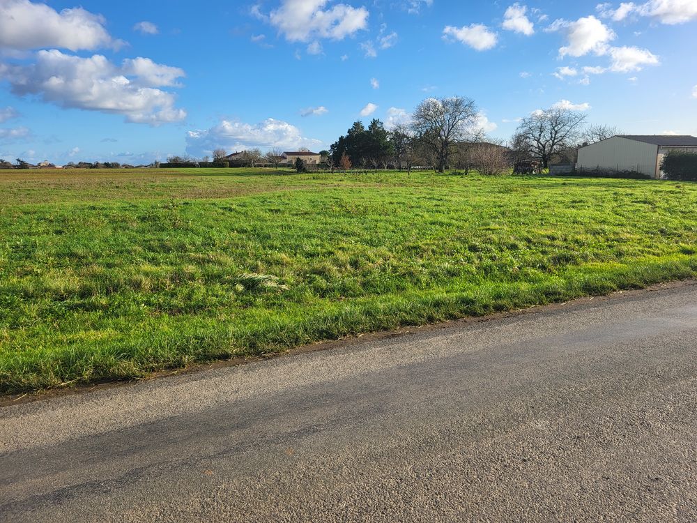 Vente Terrain Terrain constructible de 800 m² où 1788 m² à 38 € le m² en V Doix