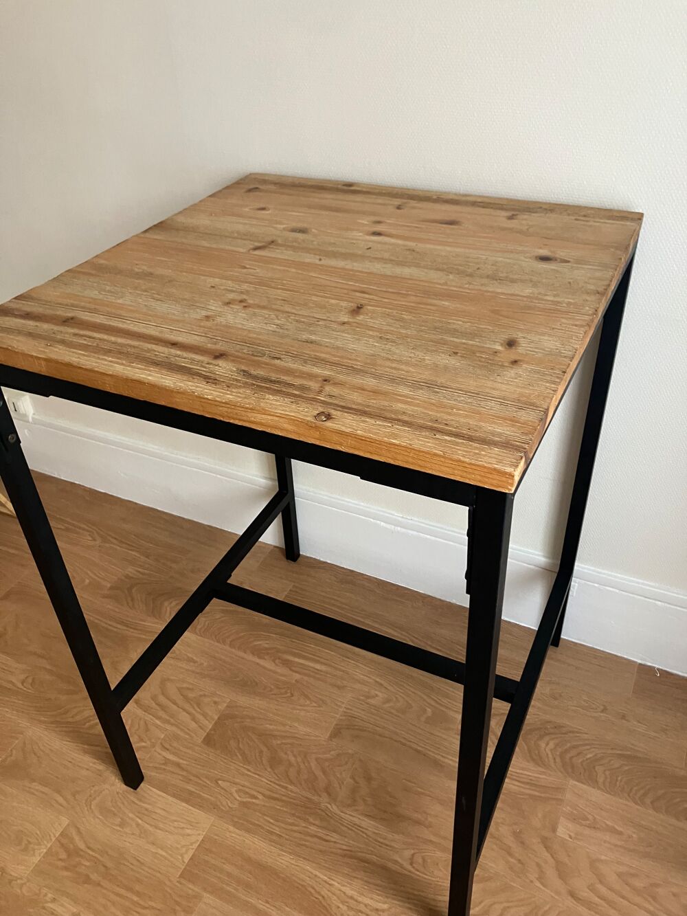 Jolie table haute bois et m&eacute;tal Meubles