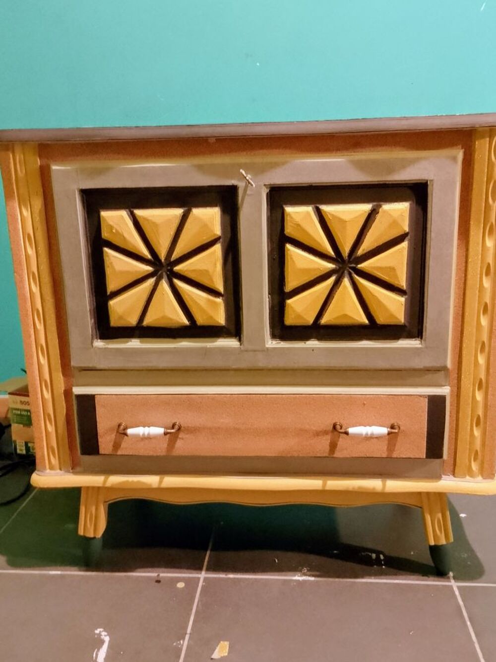 meuble ancien en bois relook&eacute; vintage Meubles