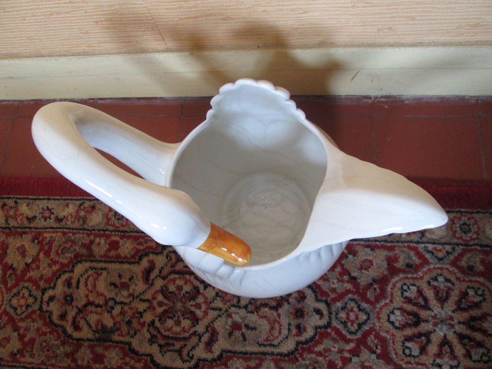 Bibelot d&eacute;coratif type vase en forme de cygne blanc Décoration
