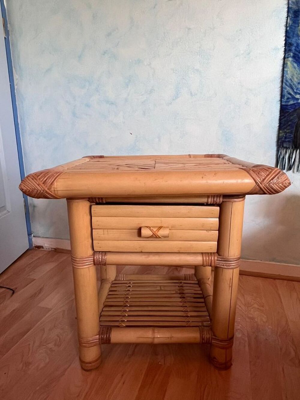 Cadre + sommier + table de chevet + matelas + lampe Meubles