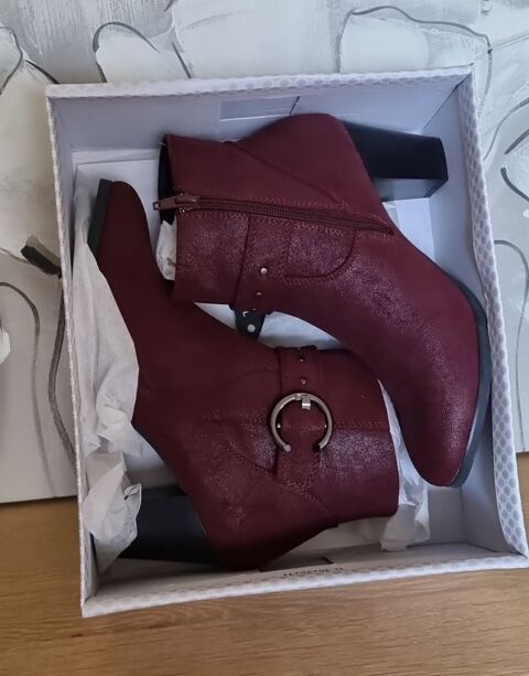 Très jolies bottines neuves P39 35 Oullins (69)