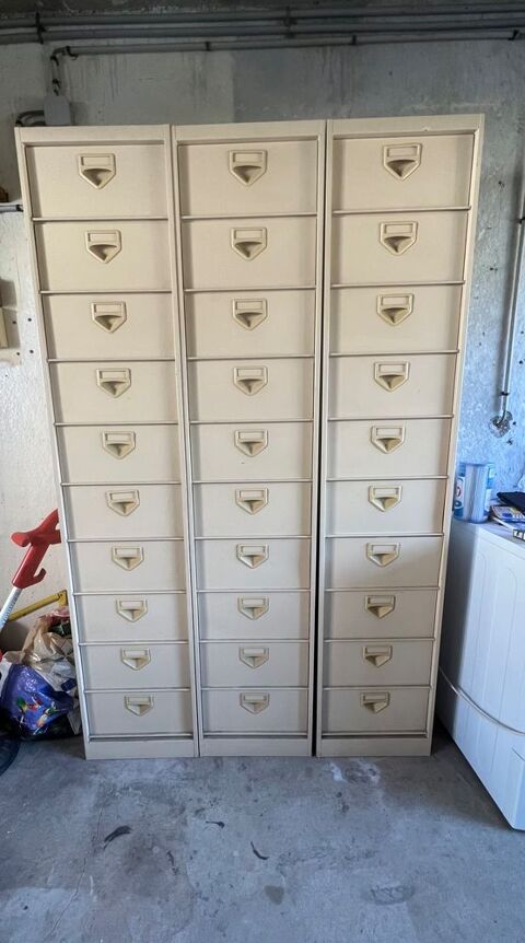 3 casiers mtalliques 
200 Saint-Mdard-en-Jalles (33)