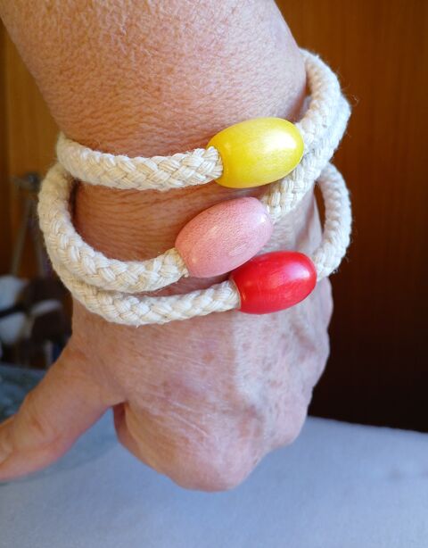 LOT DE 3 BRACELETS DE CORDE AVEC PERLE EN BOIS 4 Nevers (58)