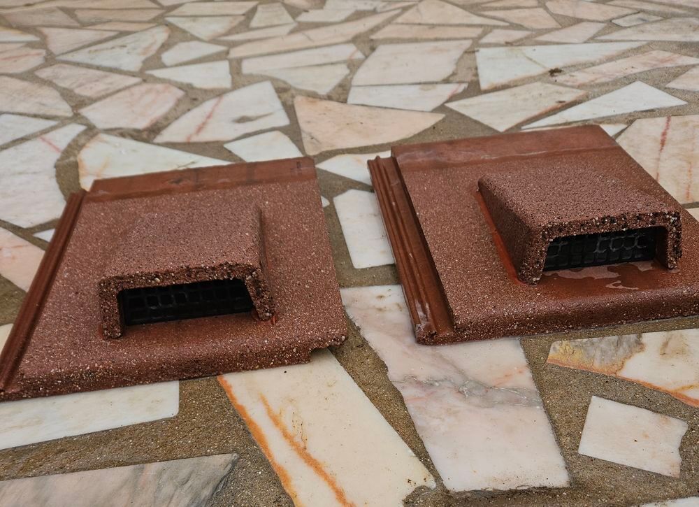 Tuiles chati&egrave;re a&eacute;ration redland 42x33 
Bricolage