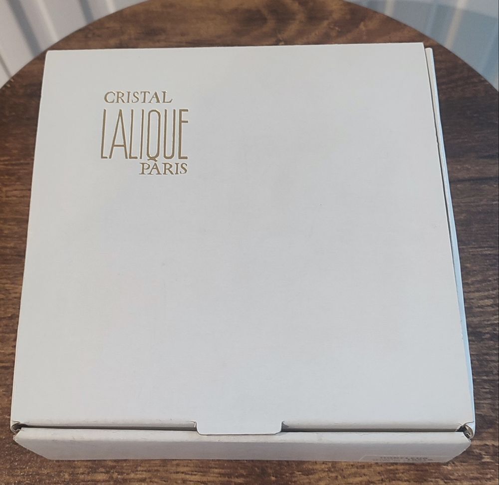 Cendrier cristal Lalique mod&egrave;le "Honfleur" r&eacute;f&eacute;renc&eacute; 