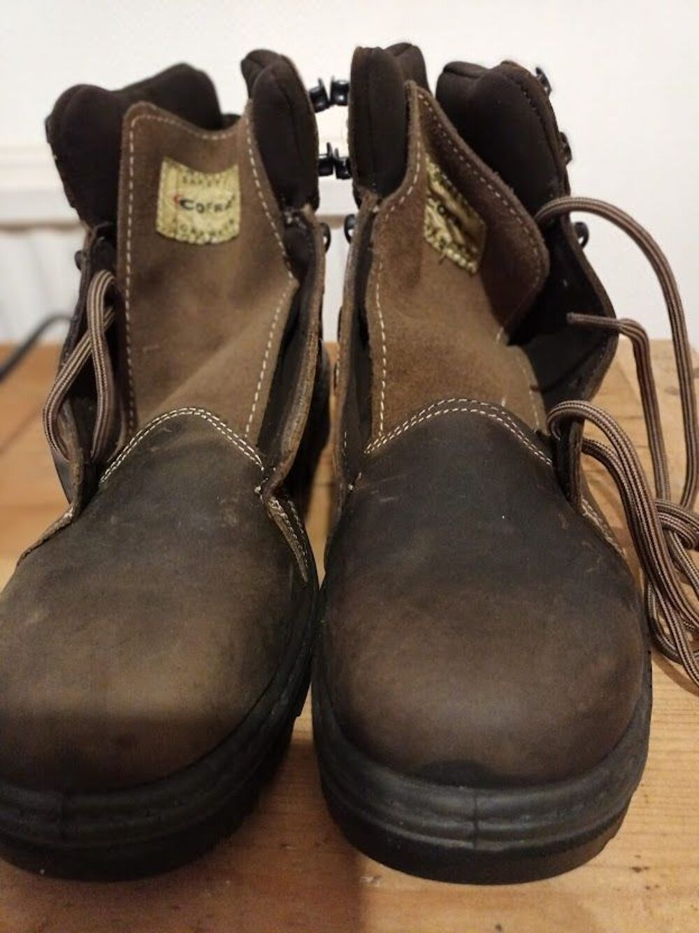 Chaussures s&eacute;curit&eacute; montantes homme taille 43 jamais servies Chaussures
