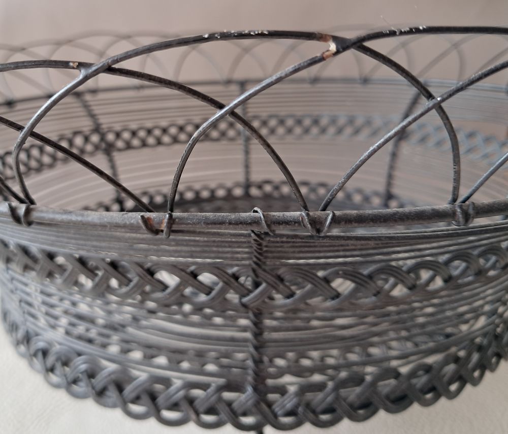 panier corbeille &agrave; fruit en fil de fer tress&eacute; noir 
Décoration