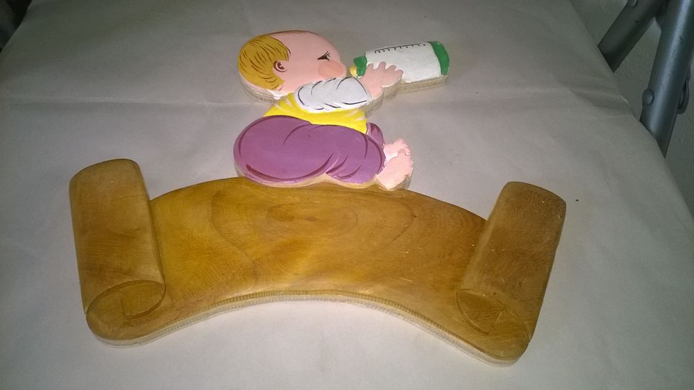 Plaque de porte b&eacute;b&eacute;
En bois
Neuf
A personnaliser sois en Décoration