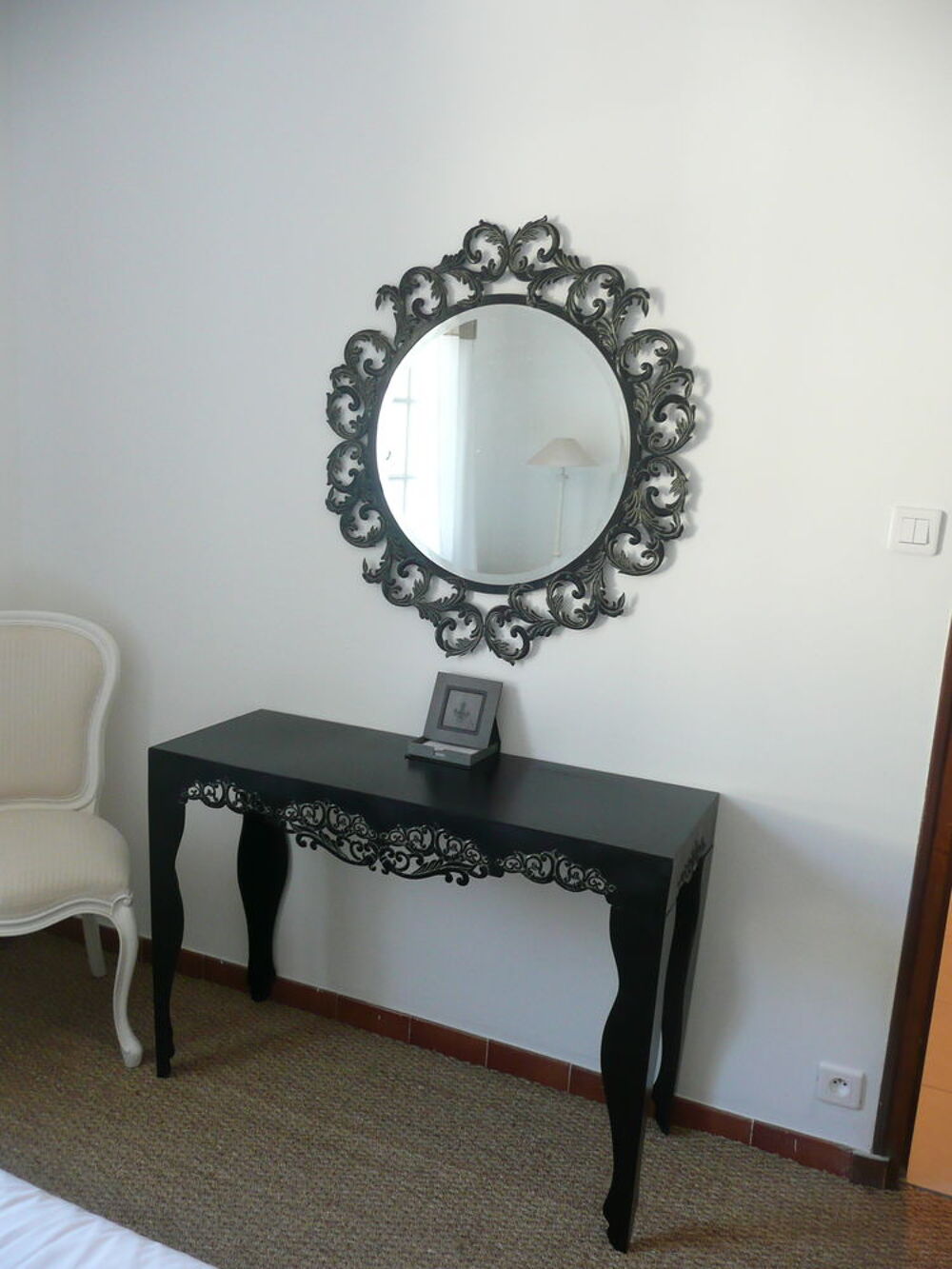 Console et miroir en m&eacute;tal noir Décoration