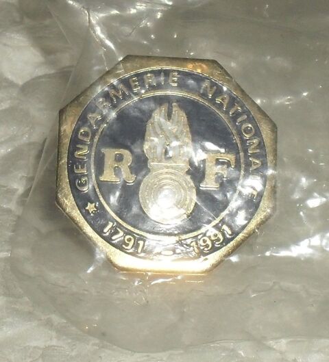 Pin's gendarmerie nationale (1791 - 1991) NEUF 8 Montreuil (93)