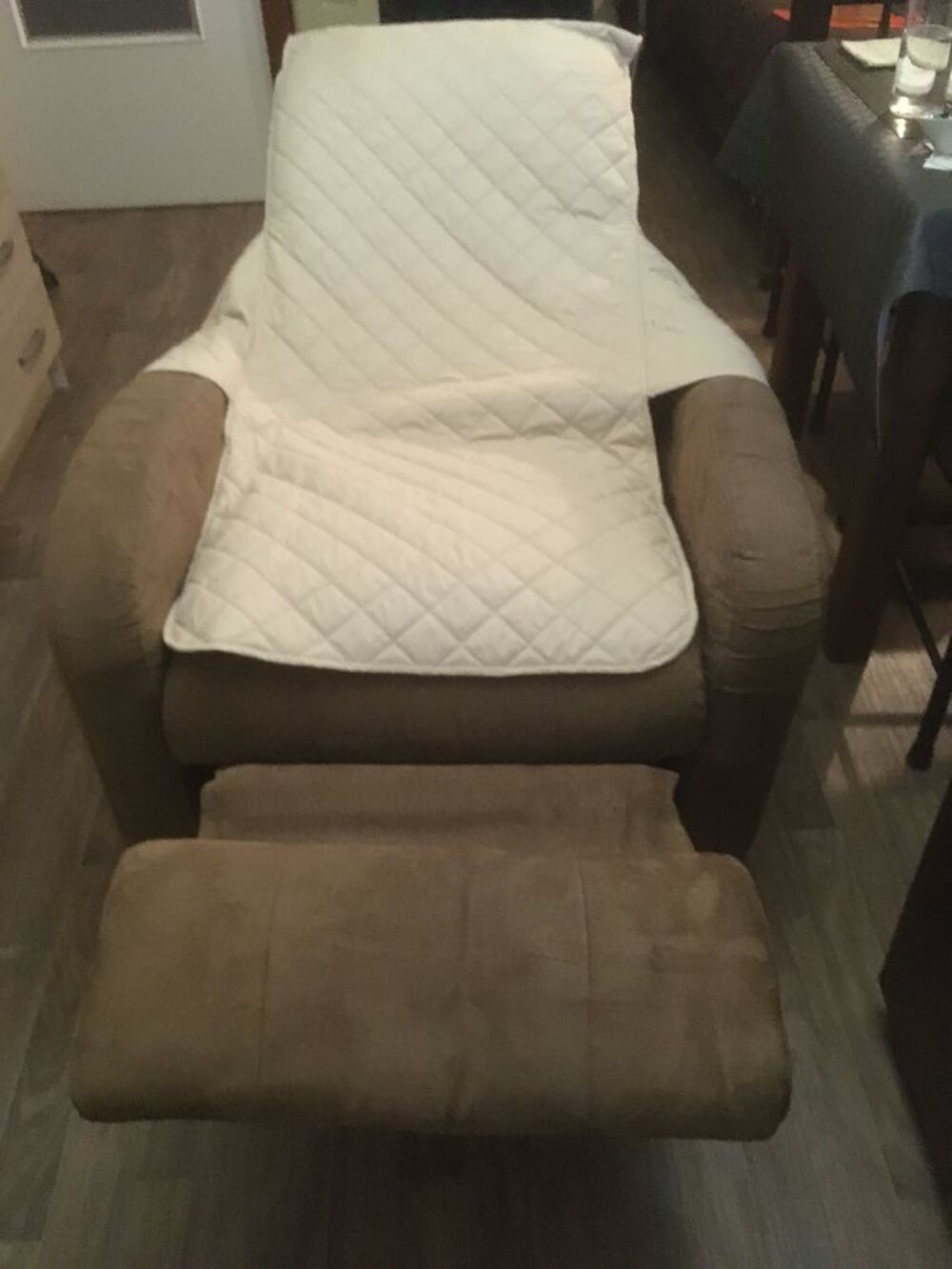 Fauteuil relax avec t&eacute;l&eacute;commande pour massage Meubles