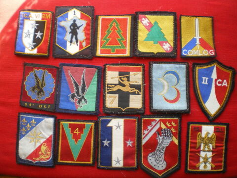 Insignes d'infanterie et divers en tissu. 10 Caen (14)