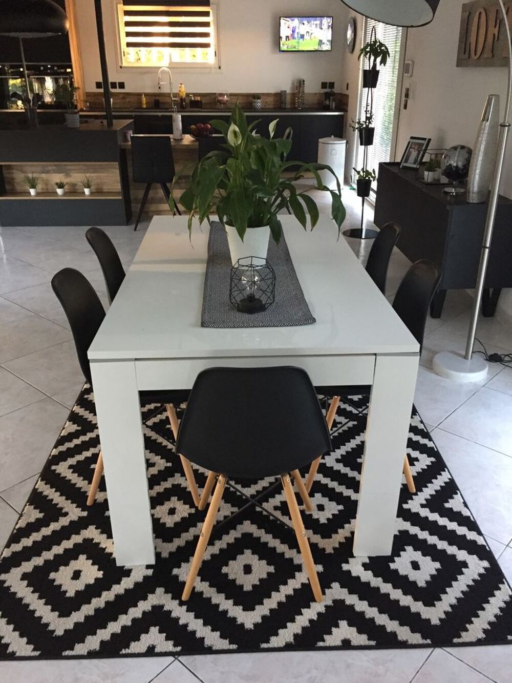 A saisir ensemble table + 8chaises Meubles
