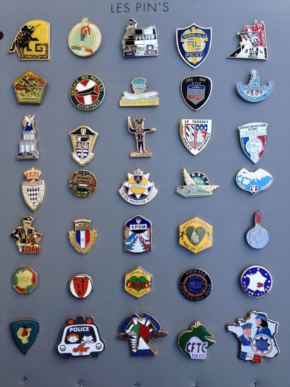 Pin's de Police. 
