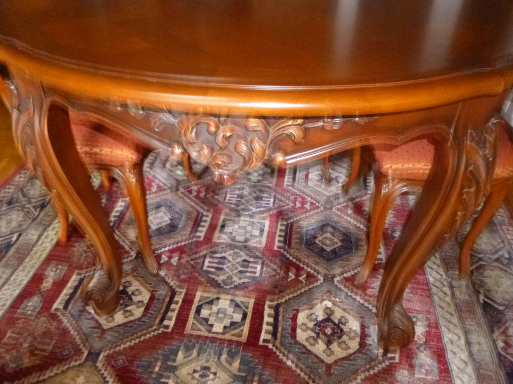 table ronde de style louis xv
Meubles