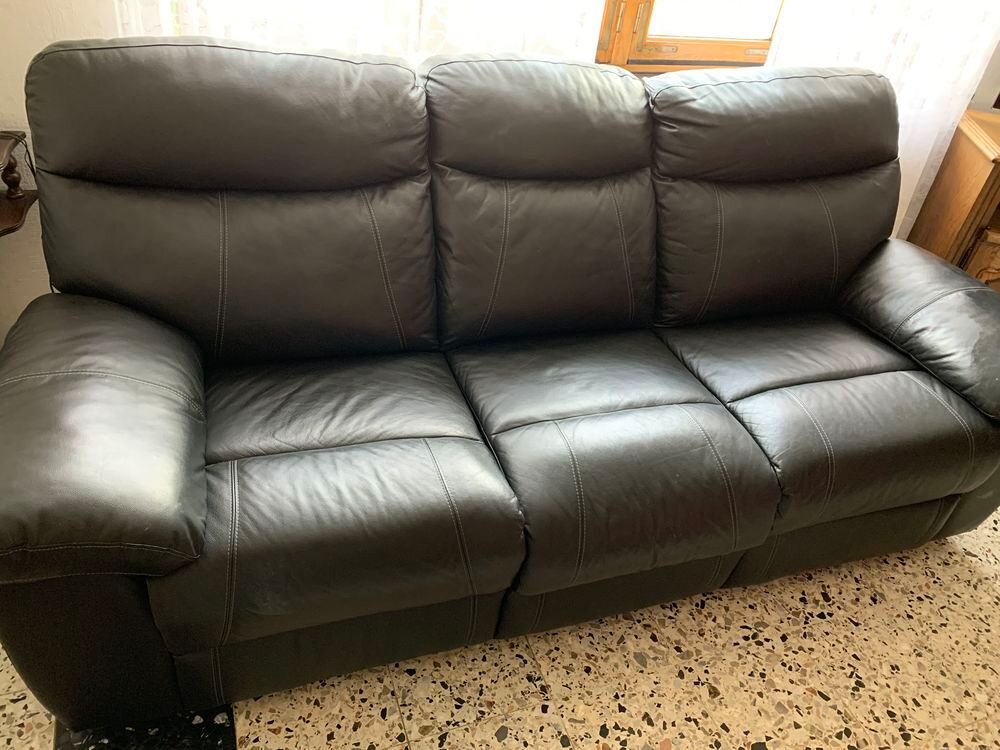 tr&egrave;s joli canap&eacute; en cuir noir et son fauteuil Meubles