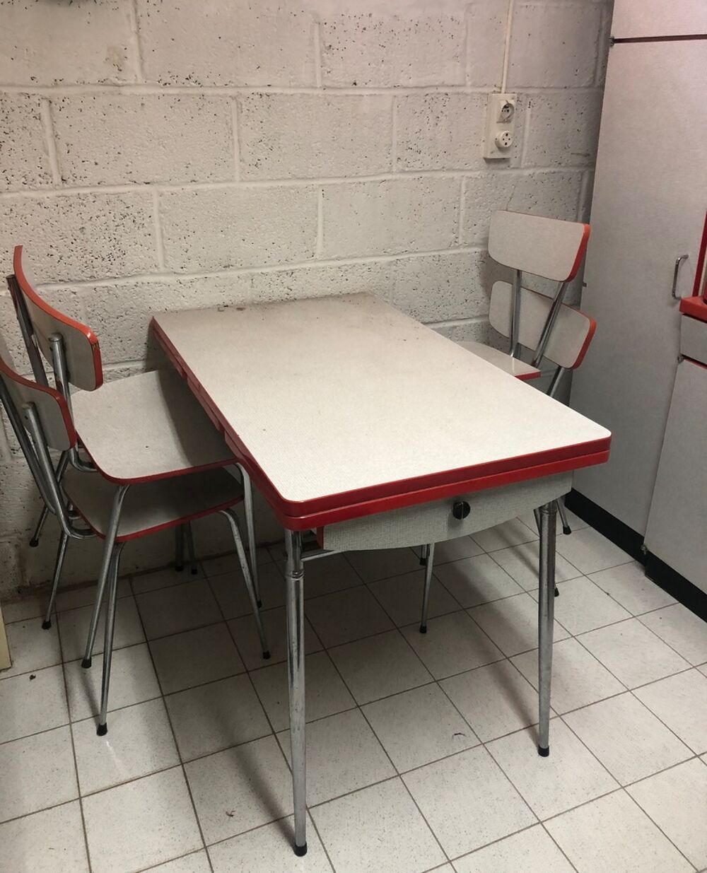 Ensemble table et chaises vintage Meubles